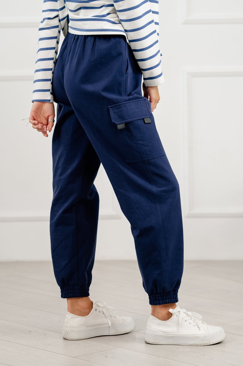 Blue cargo pants in casual style.