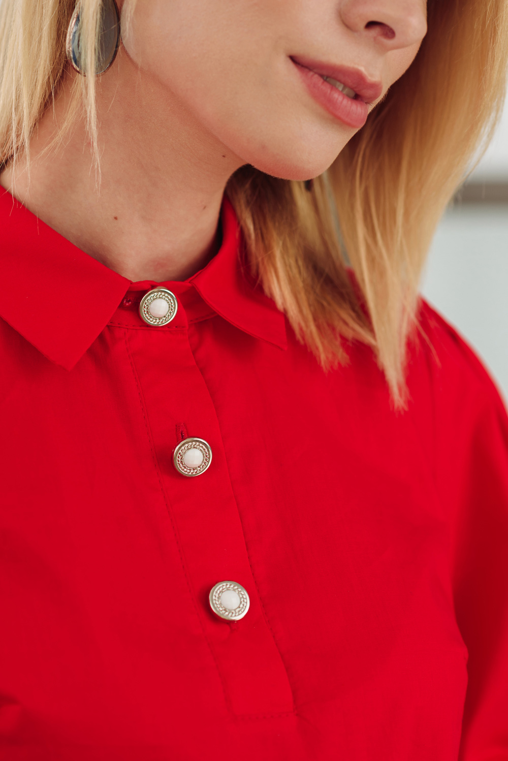 Красная рубашка с объемным рукавом