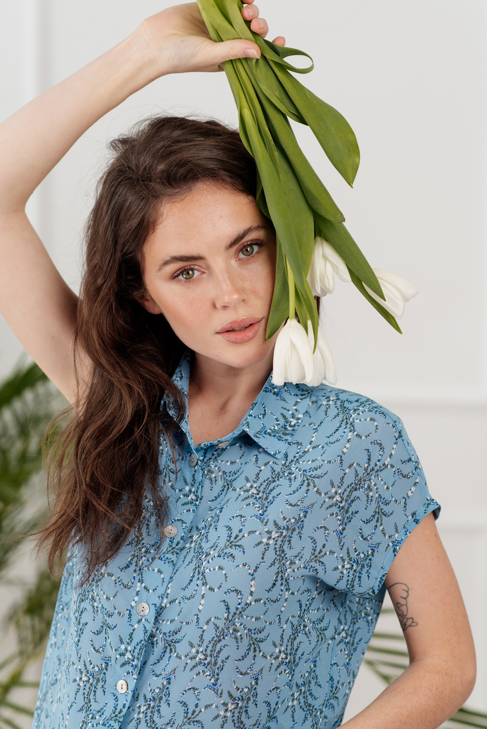 Голубая шифоновая блуза в цветочный принт