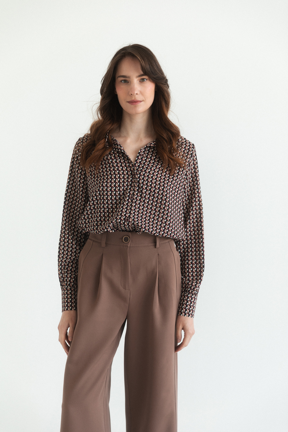 Straight fit trousers in mocha color