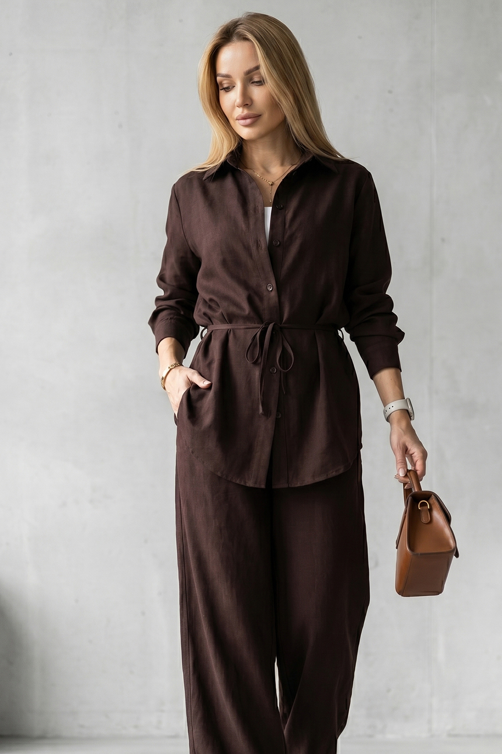 ス*ー様 22AW Apolina Bette Blouse chocolate Chocolate blouse with a loose fit and a belt — buy at AZURI