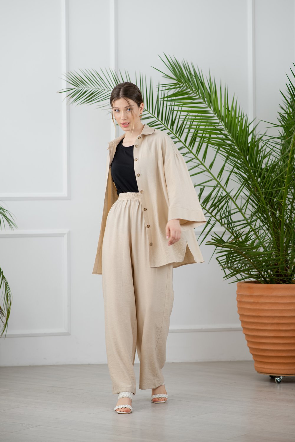 Beige two-piece suit: shirt + loose-fitting pants
