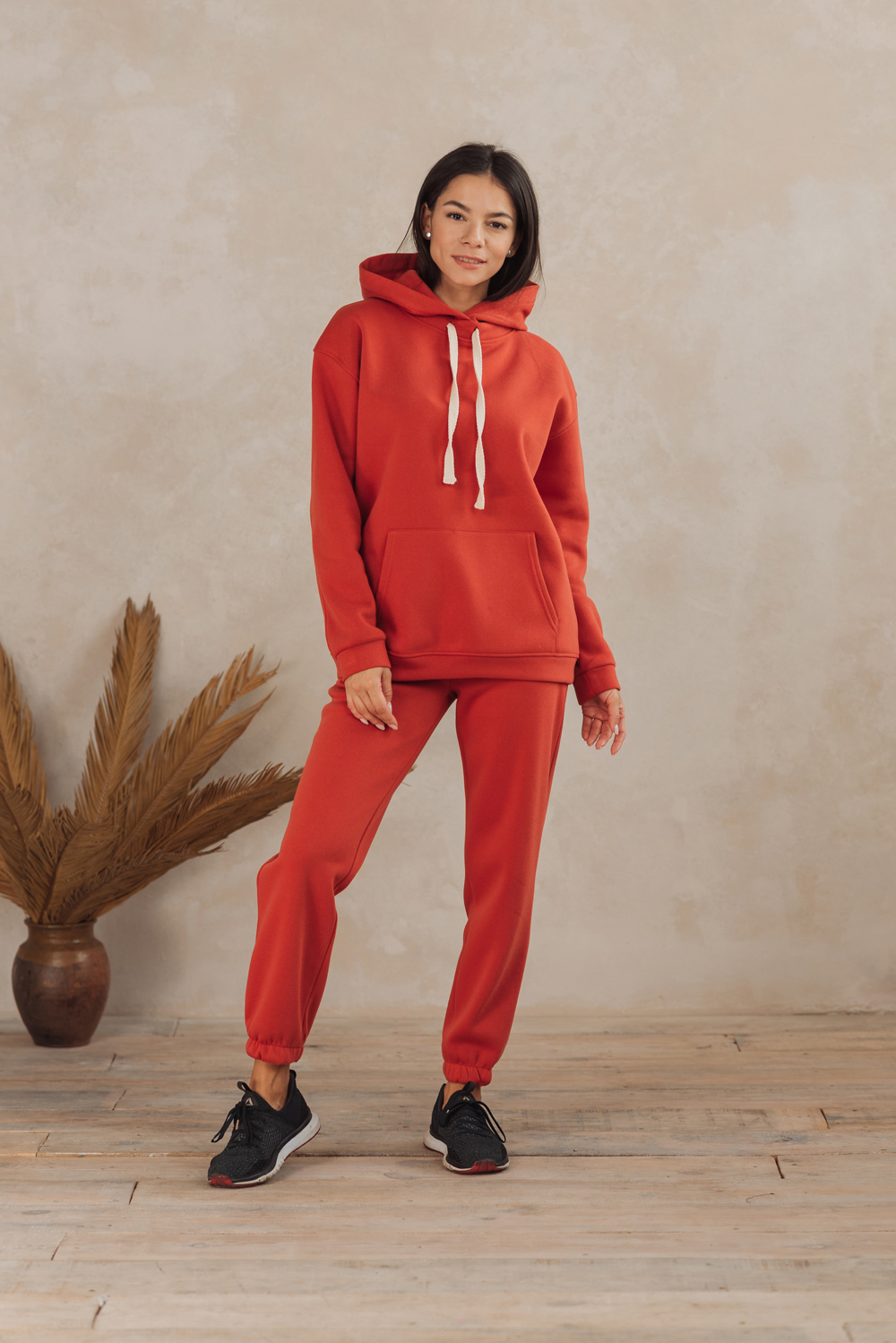 Sweatshirt with hood and kangaroo pocket