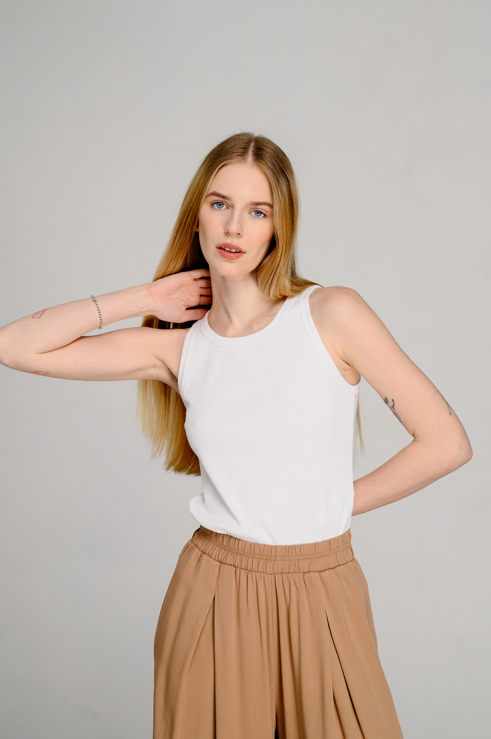 White basic ribbed tank top