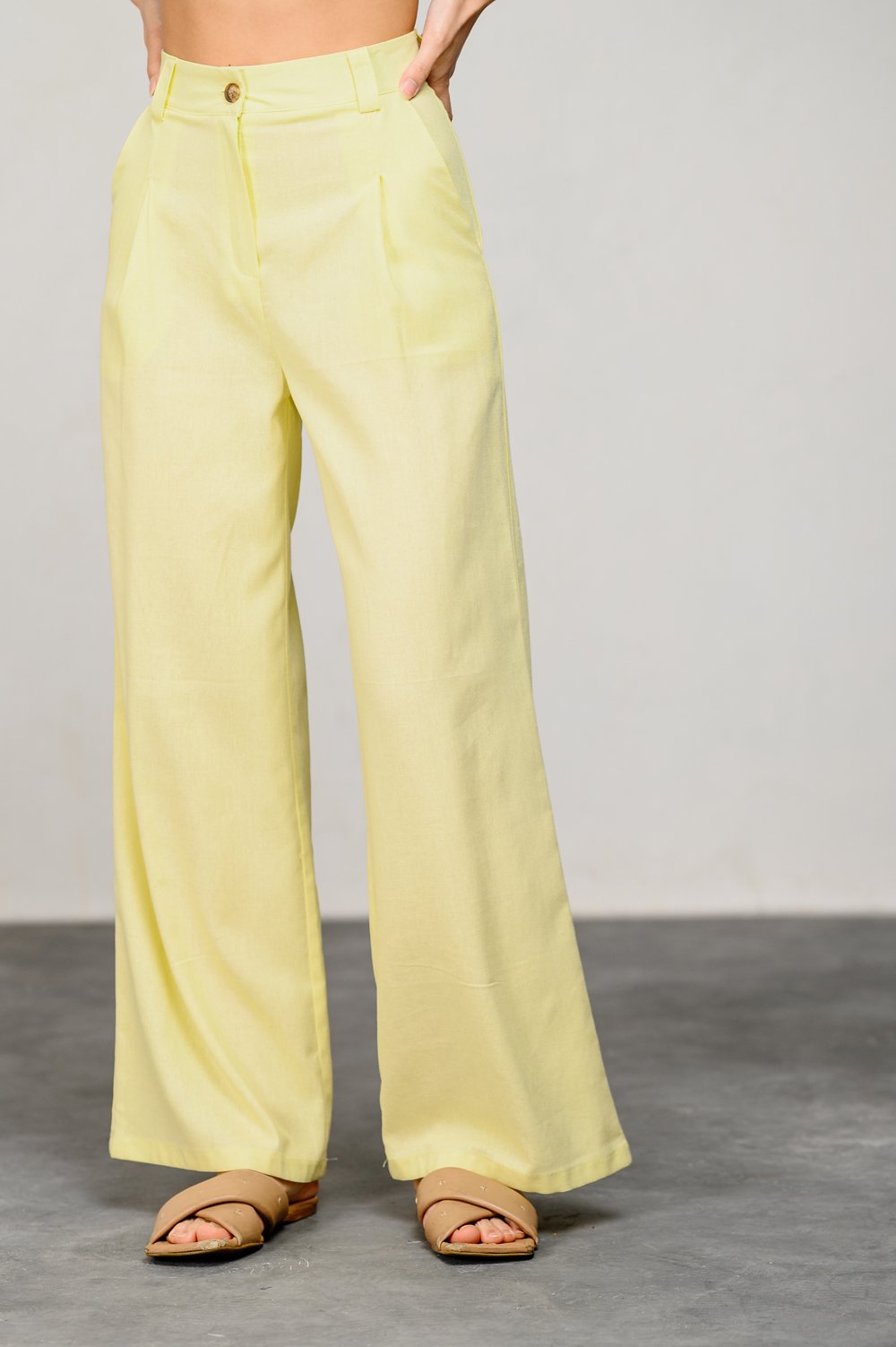 Лляні штани лимонного кольору