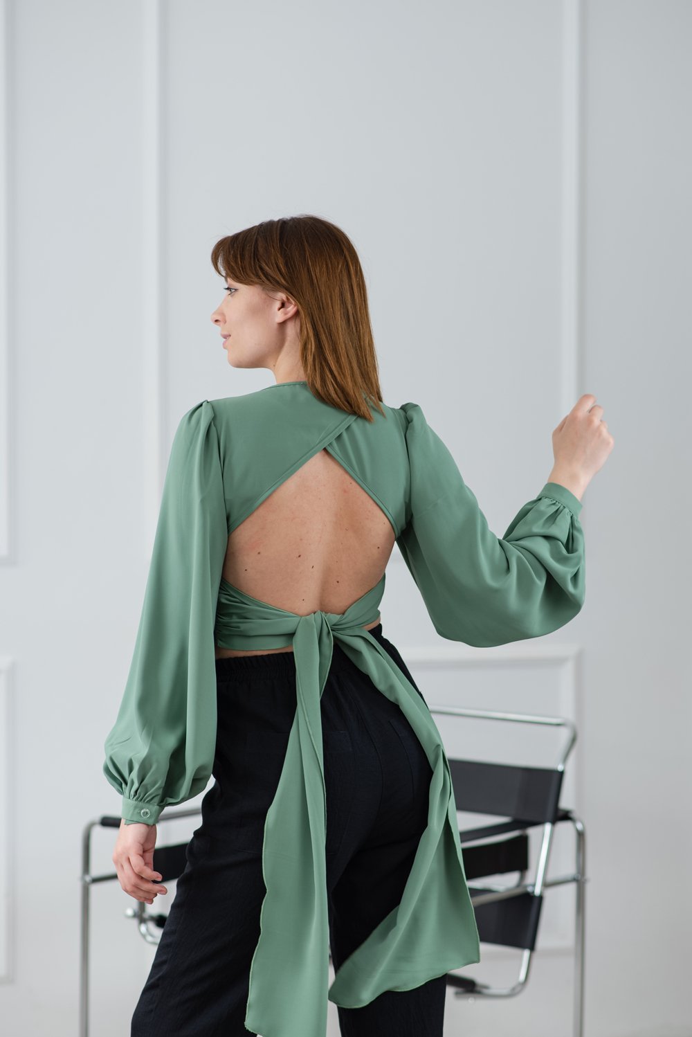 Blouse with open back and ties