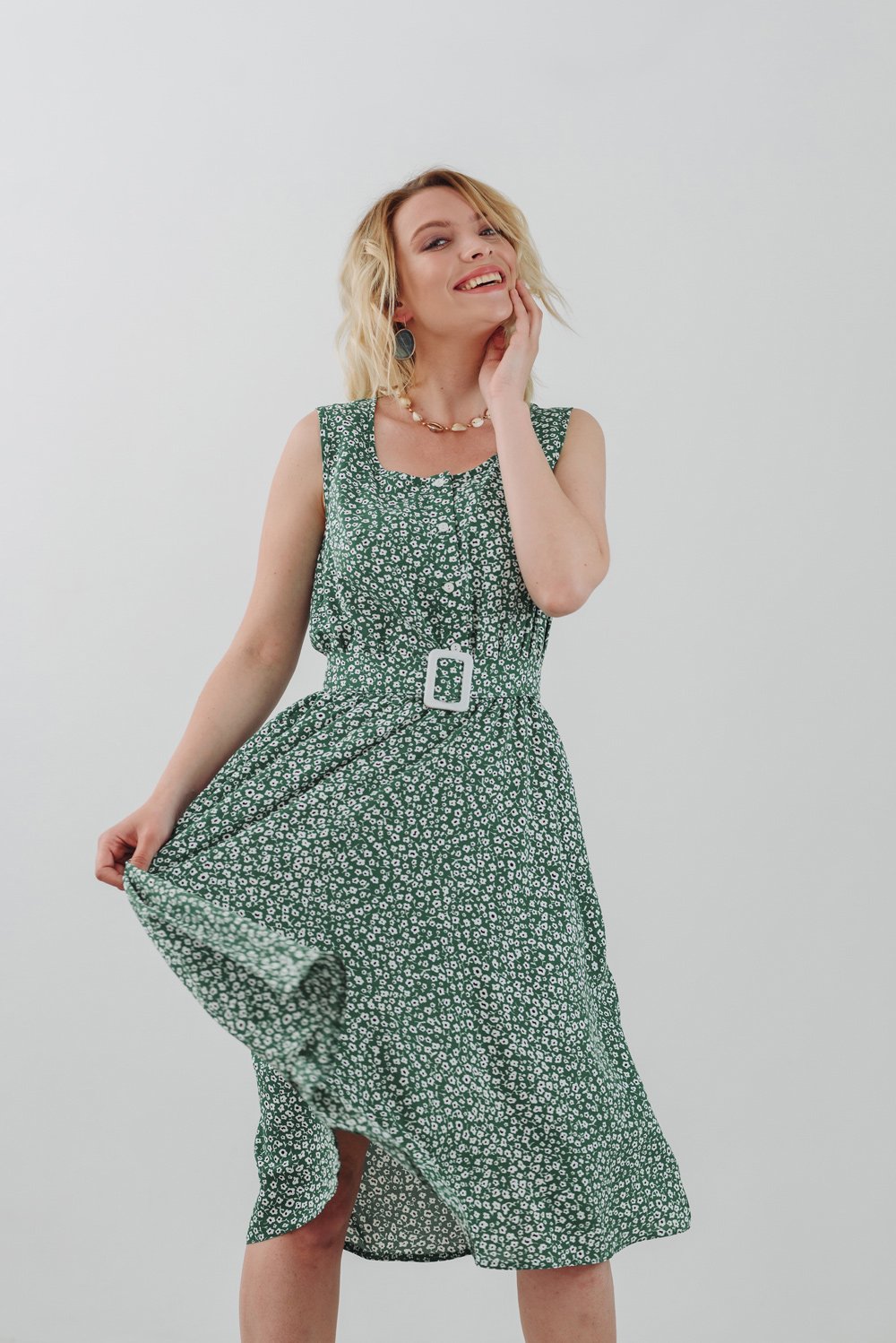 Зелене літнє плаття з поясом