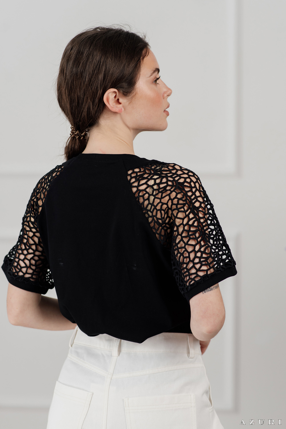 Black T-shirt with lace sleeve
