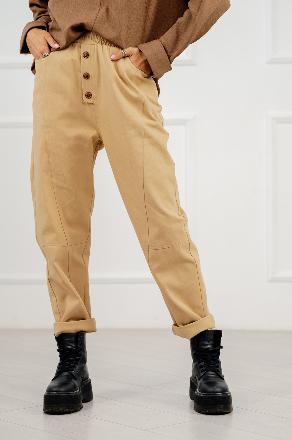 Slouchy trousers in beige