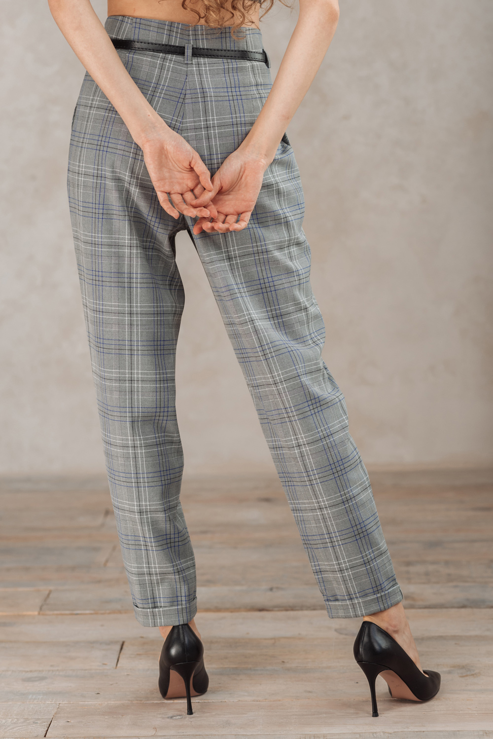 Check trousers with pleats