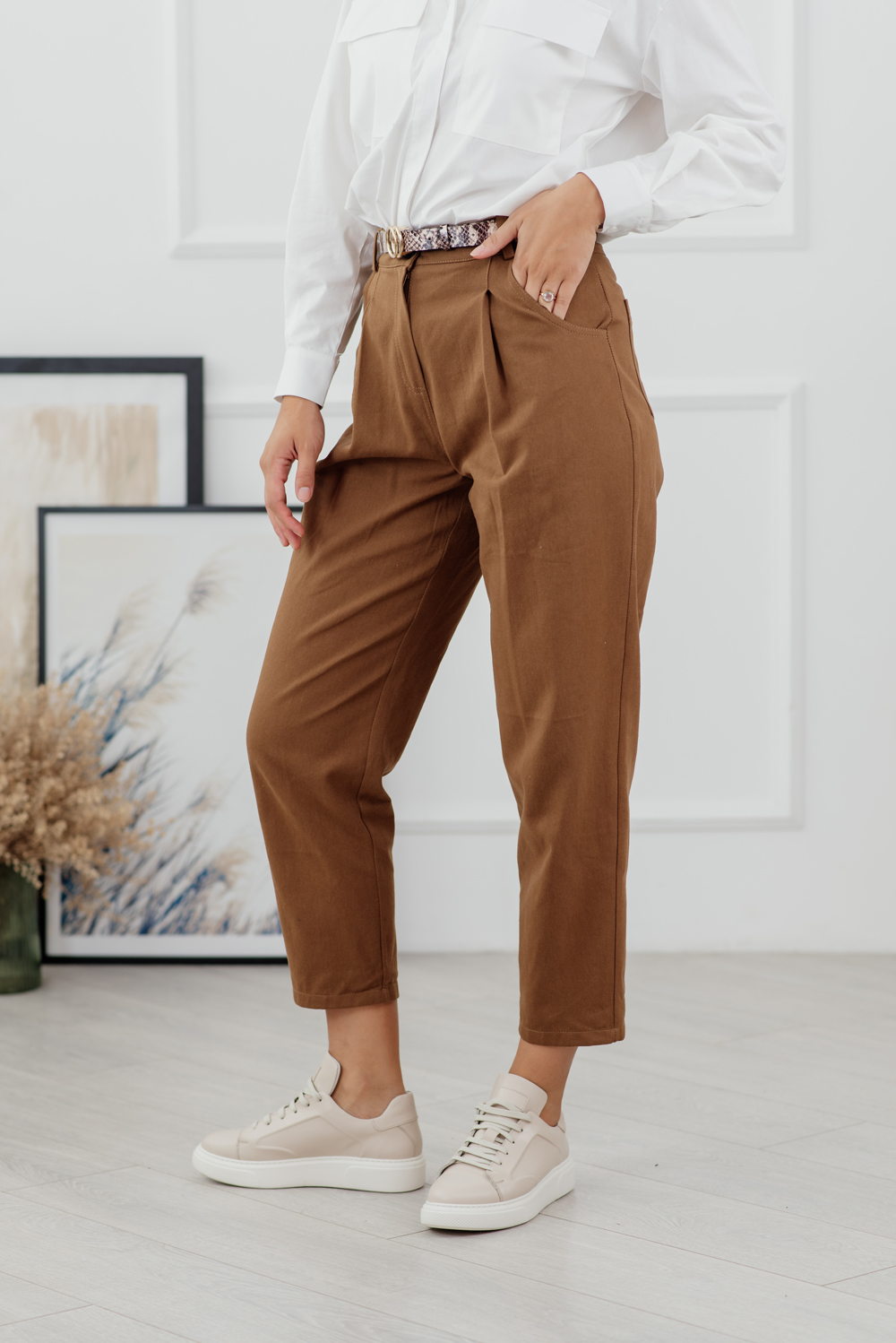 Caramel jeans with pockets and pleats