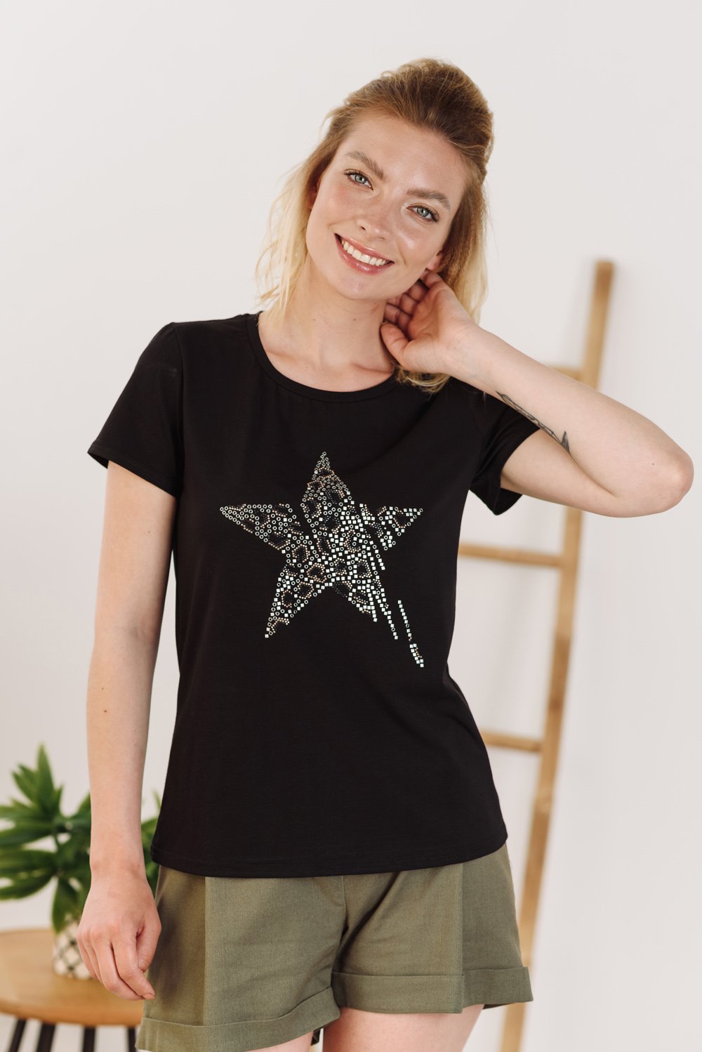 Black T-shirt with a tracery