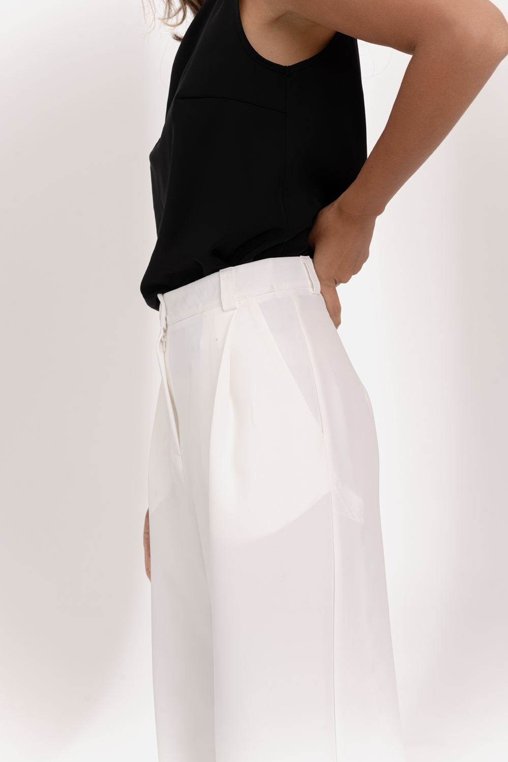 Milky wide leg trousers with a waistband and side pockets