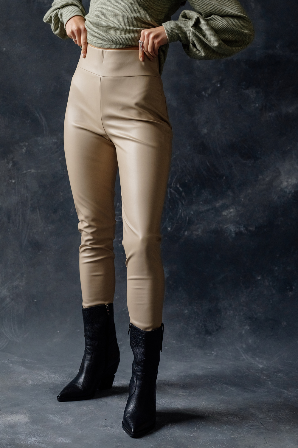 Beige leggings made of leather on fleece