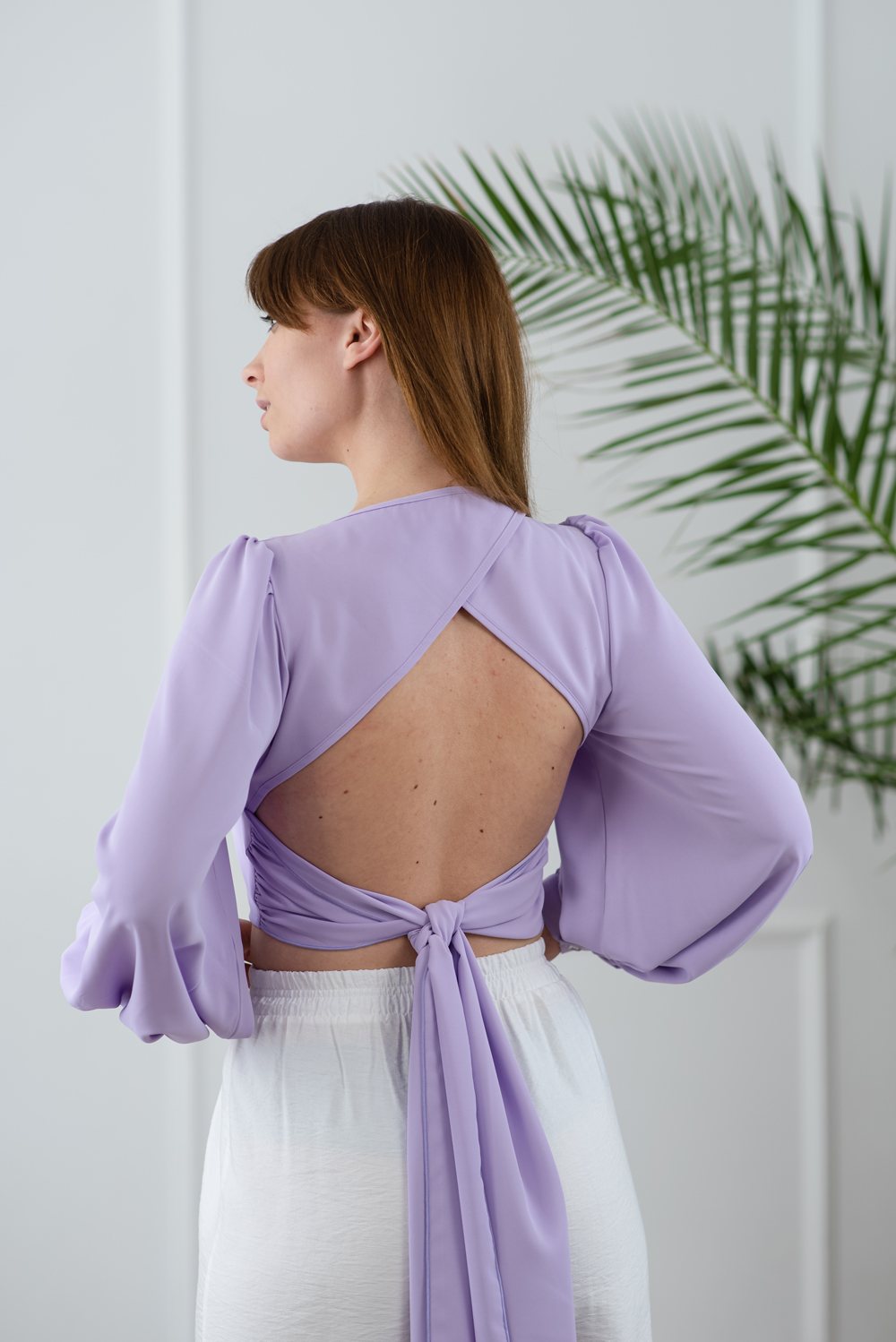 Blouse with open back and ties