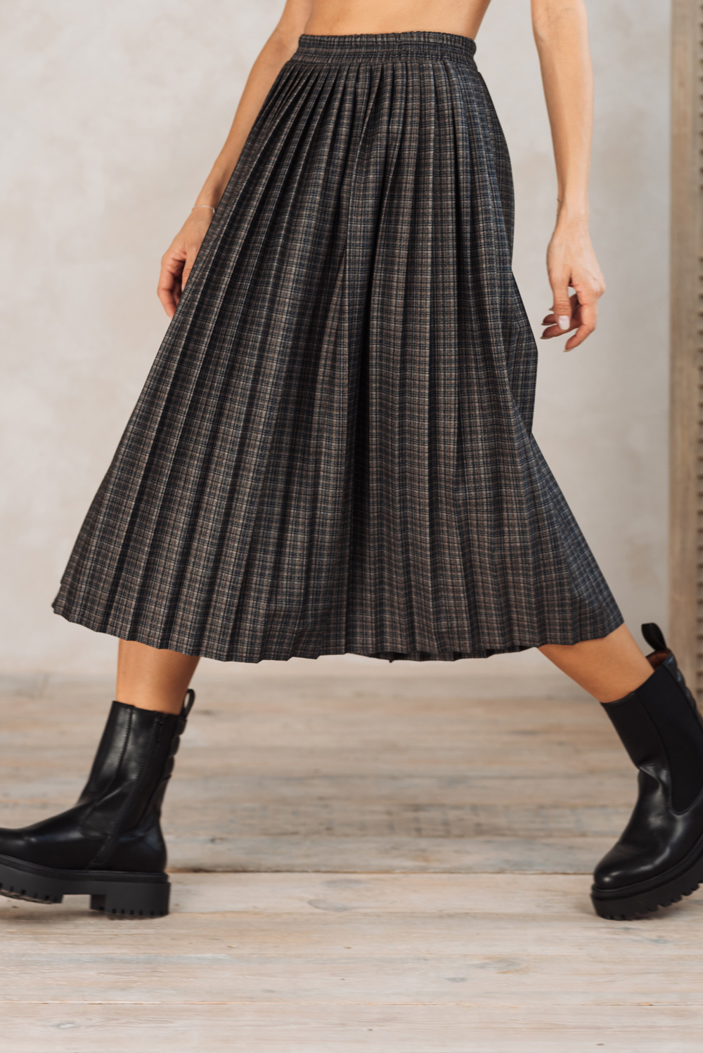 Check pleated skirt
