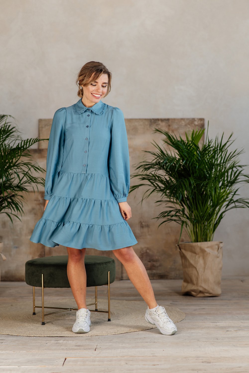 Blue dress with ruffles and collar