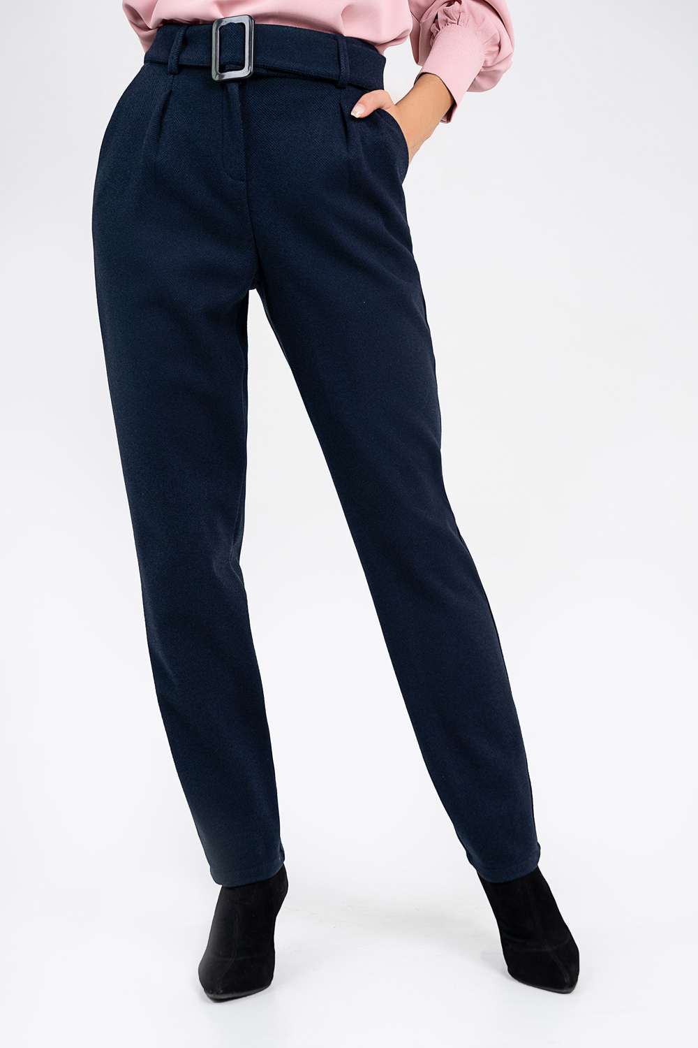 Warm trousers with belt and pockets