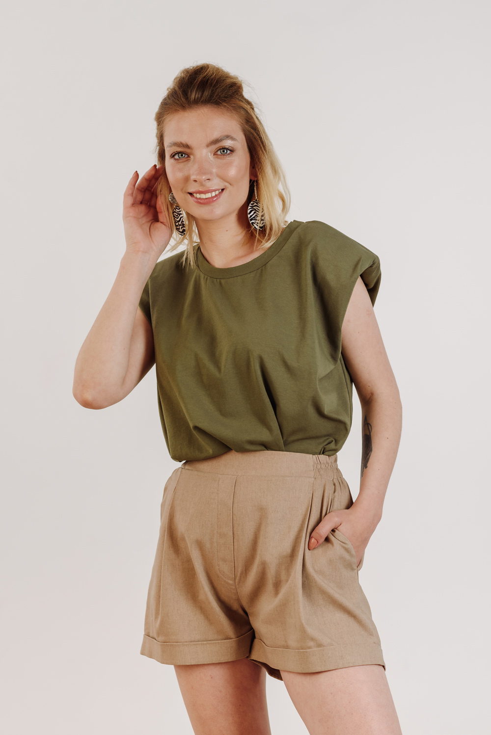 Khaki shoulder pad T-shirt 