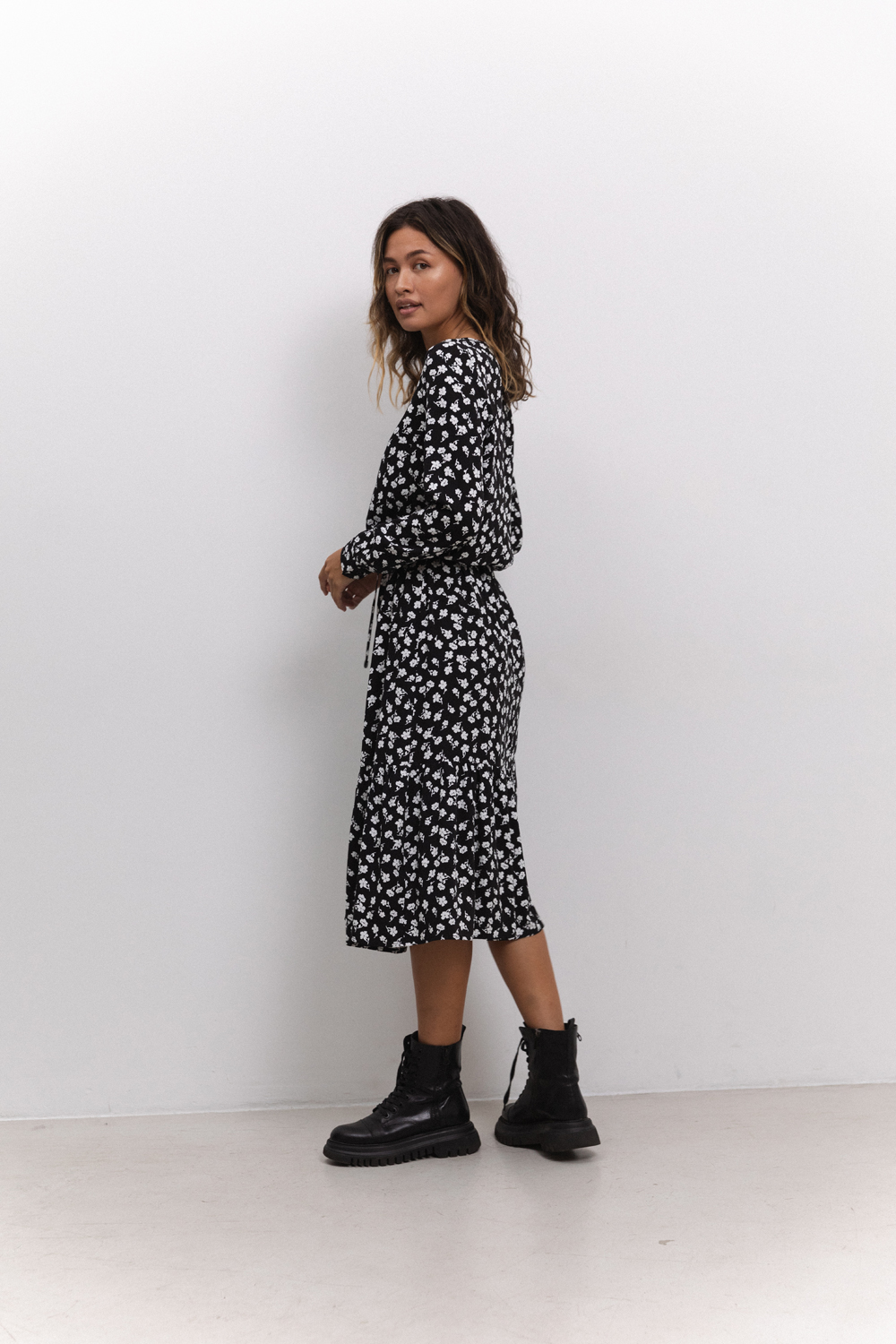 Black Crew Neck Midi Dress