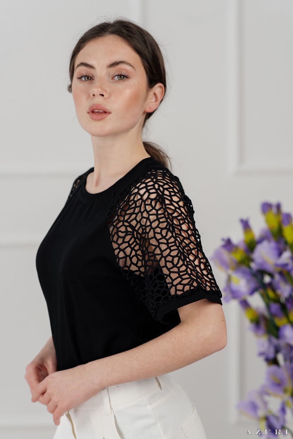 Black T-shirt with lace sleeve