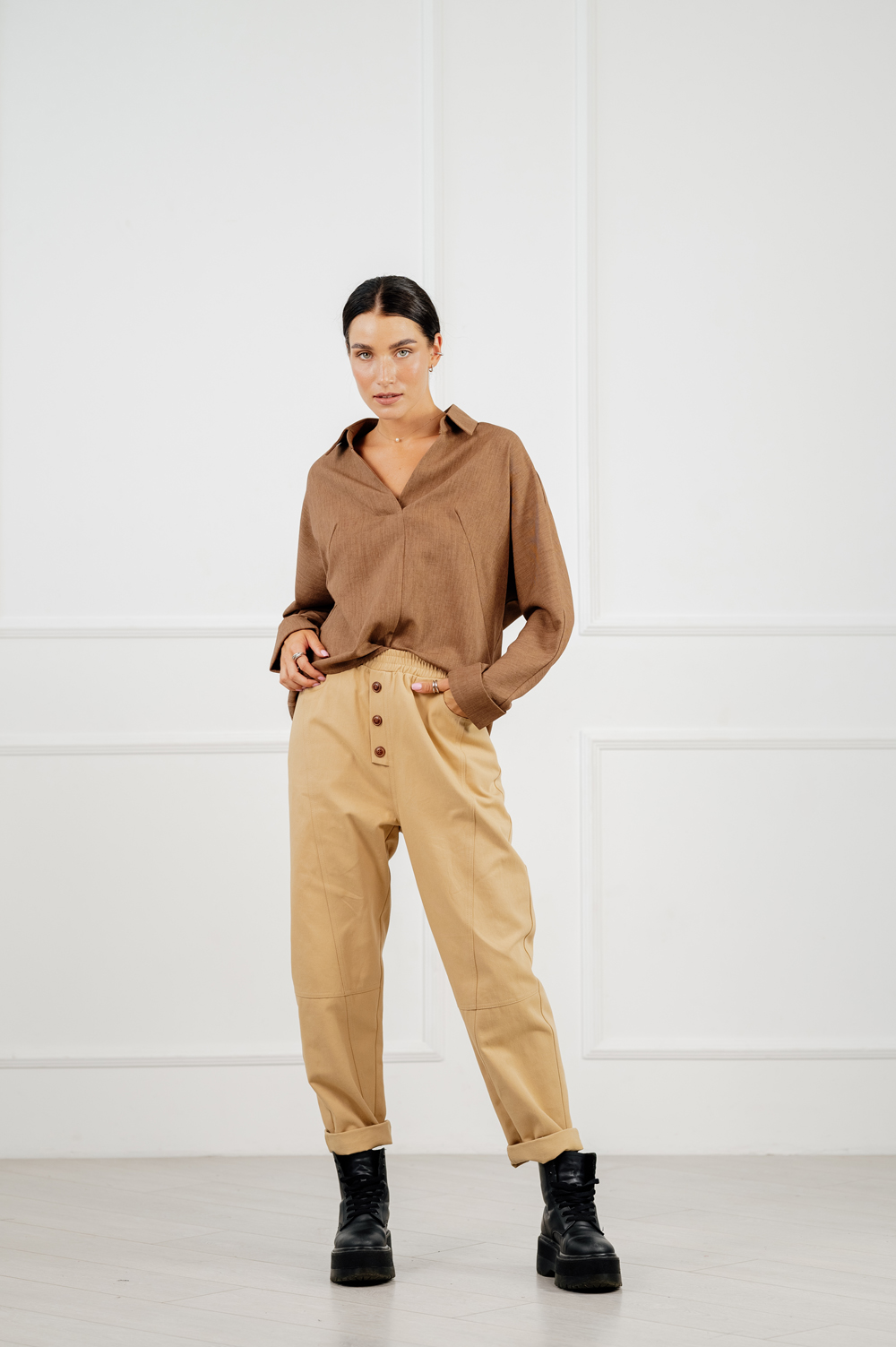 Slouchy trousers in beige