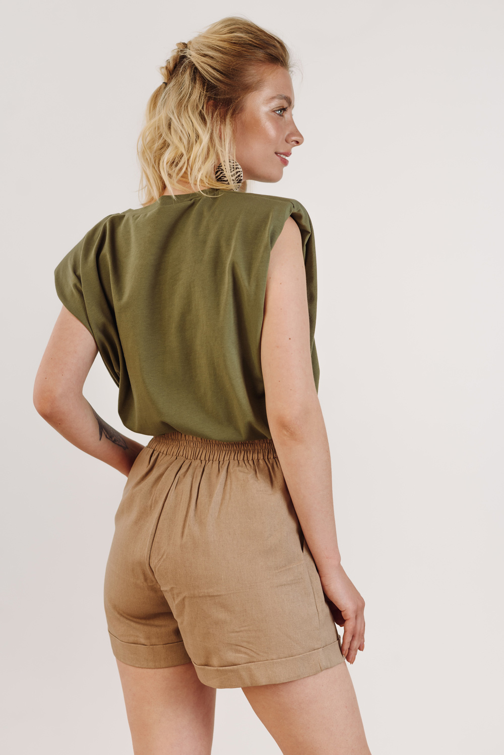 Khaki shoulder pad T-shirt 