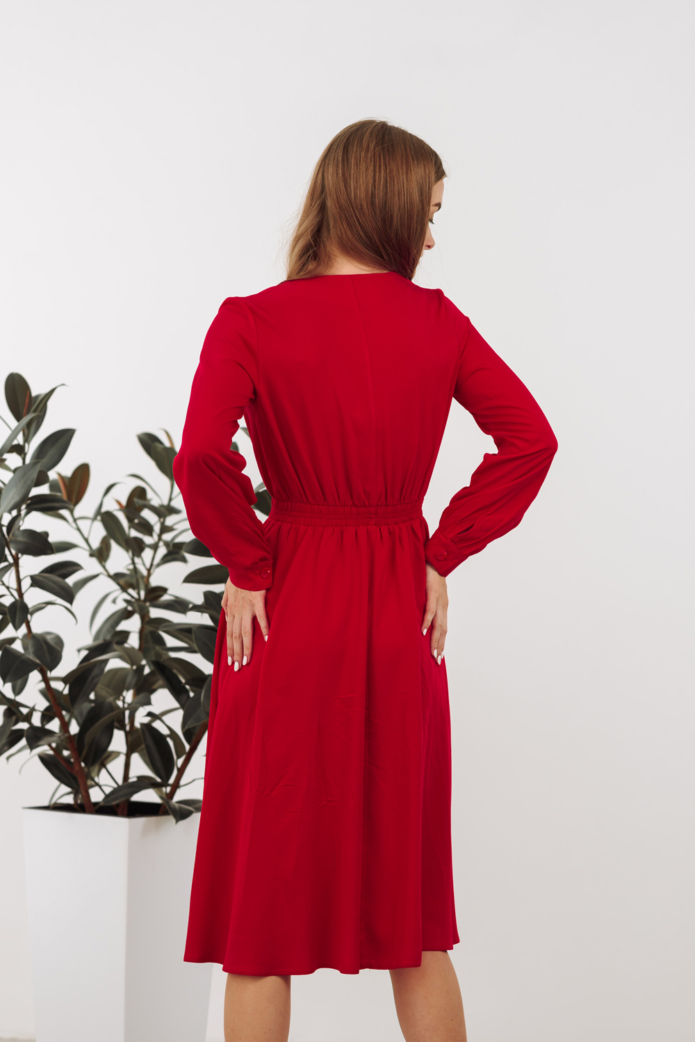 Красное миди платье