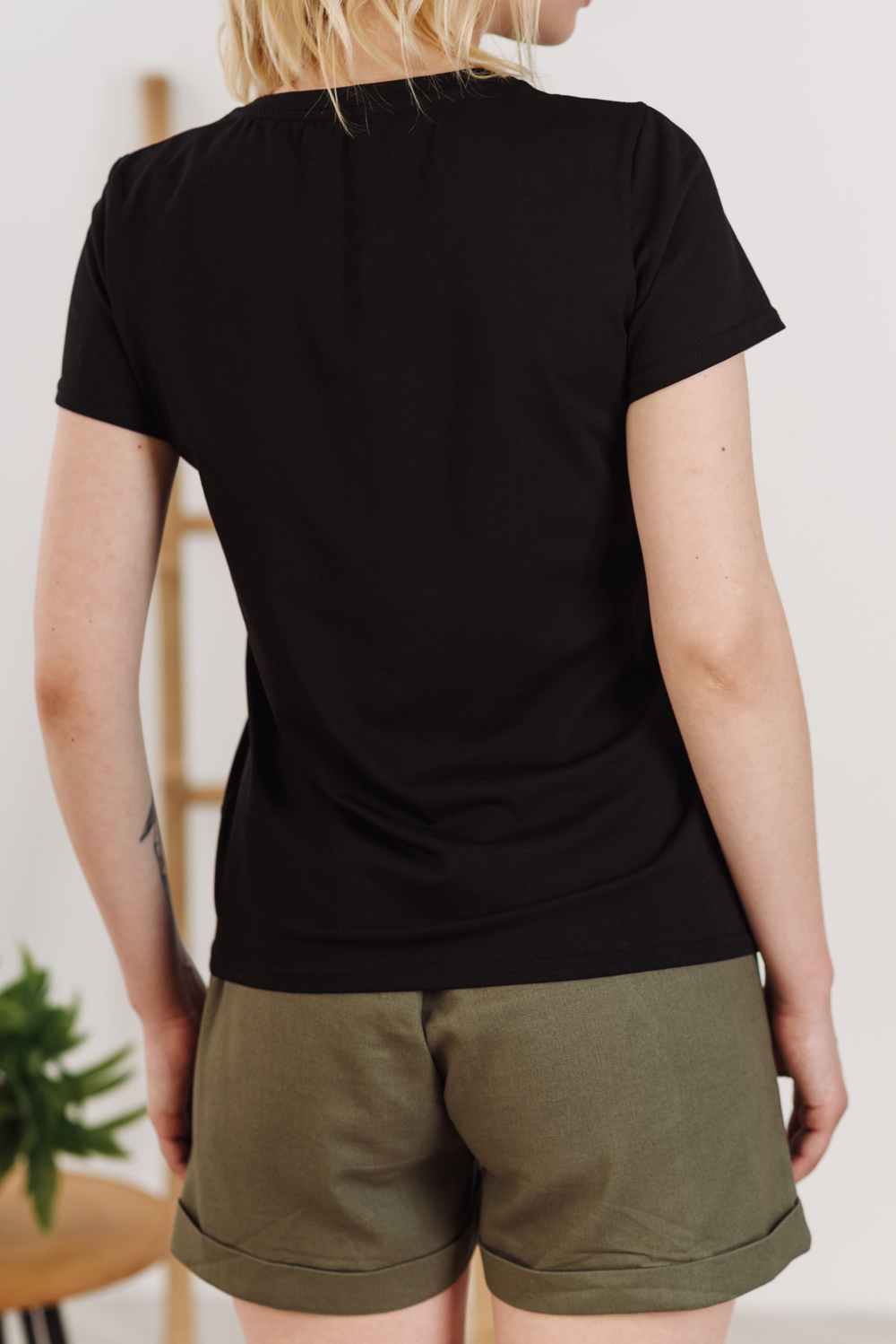 Black T-shirt with a tracery