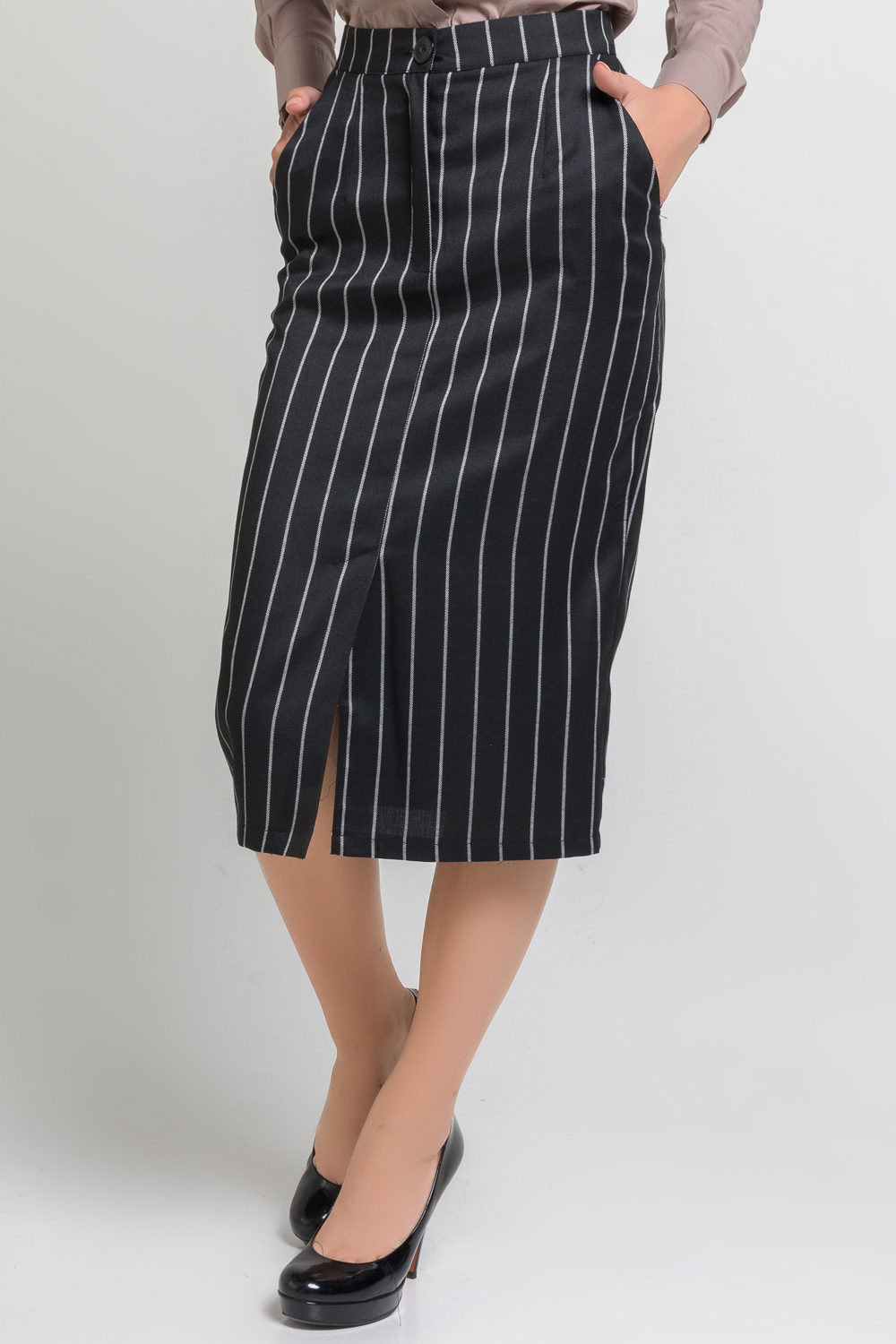 Striped midi skirt with pockets and front cutout.