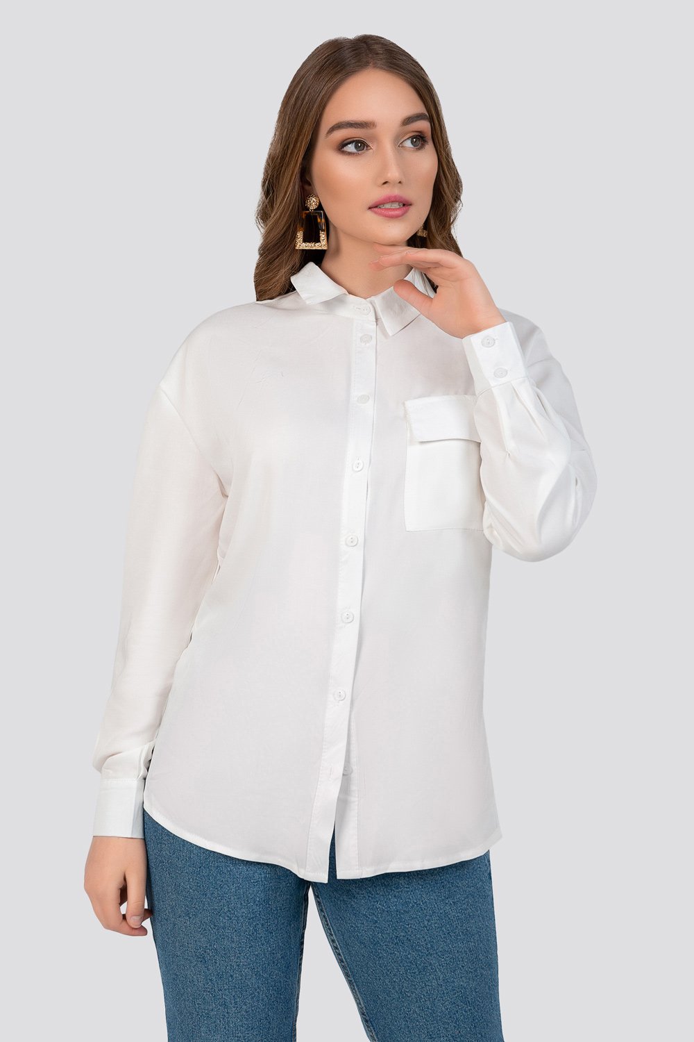 Loose fitting shirt with a patch pocket