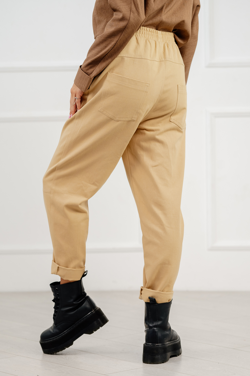 Slouchy trousers in beige