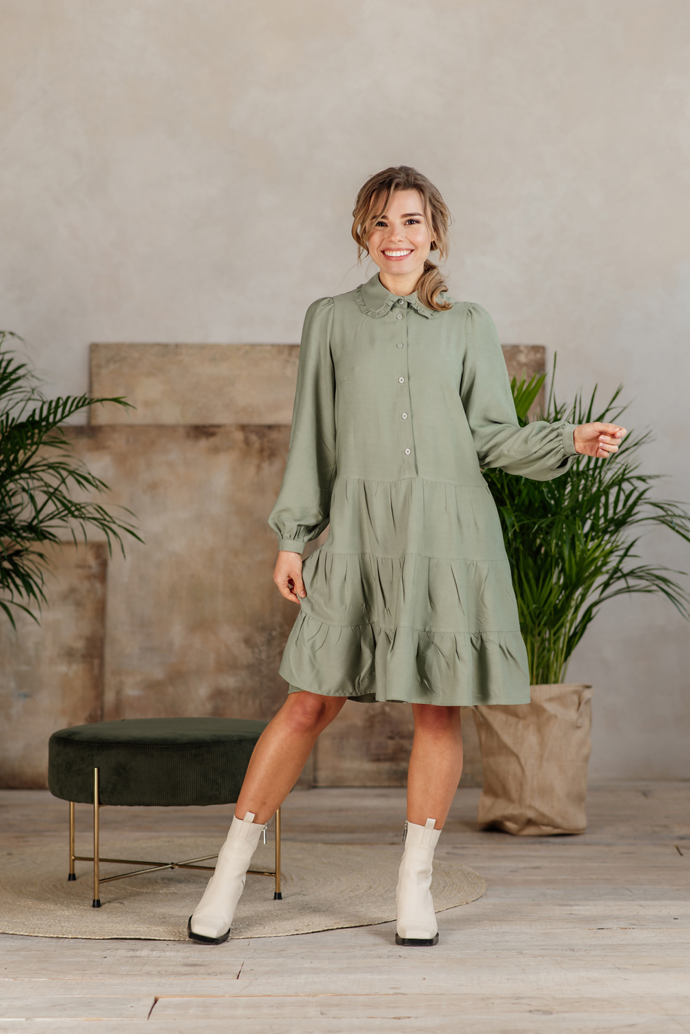 Pistachio dress with buttons