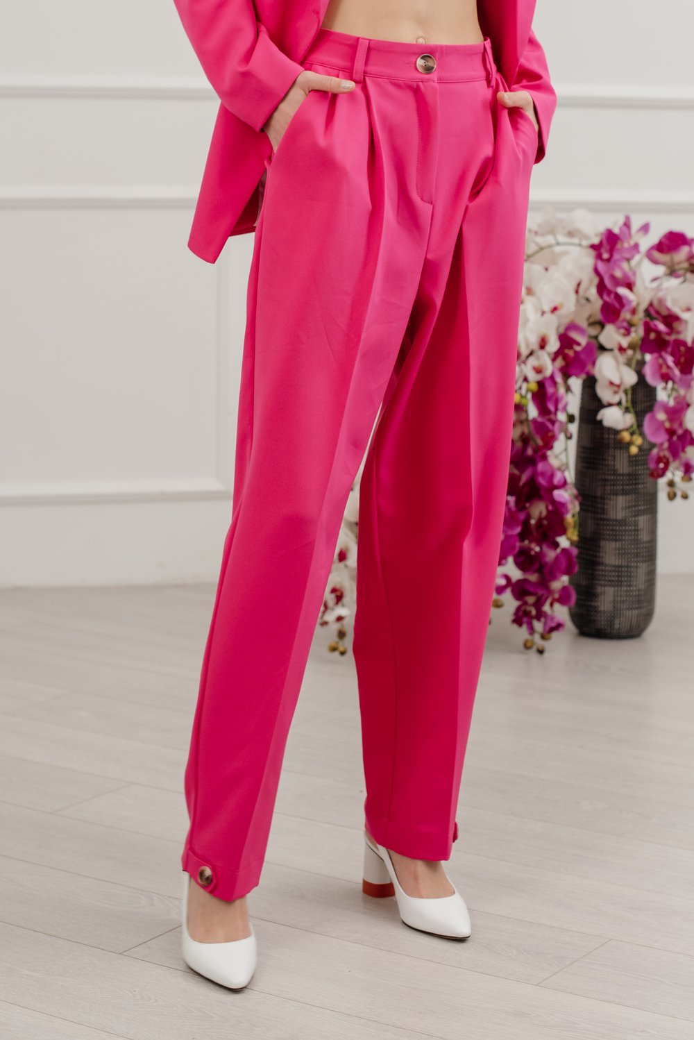 Fuchsia pleated trousers with pockets