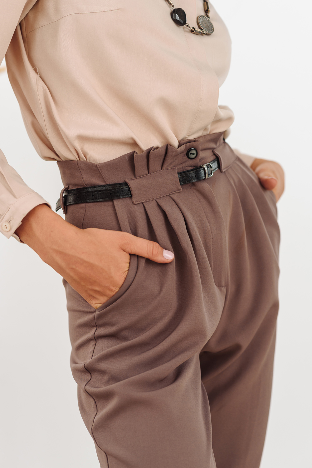 High waist trousers with belt