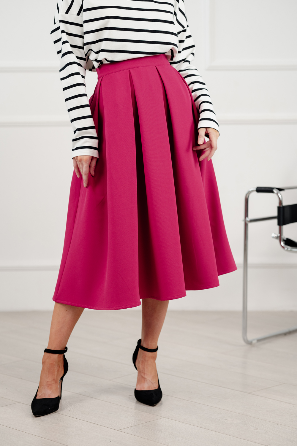 Crimson midi flared skirt with pleats