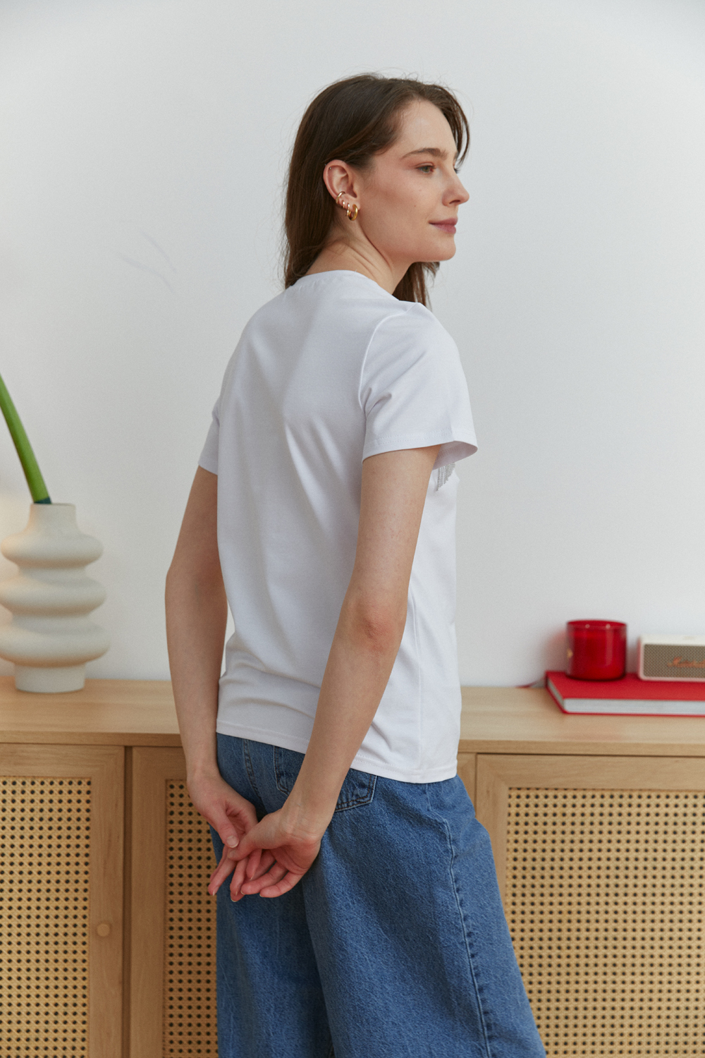 White T-shirt with cut-out chest decorated with fringed silver beads