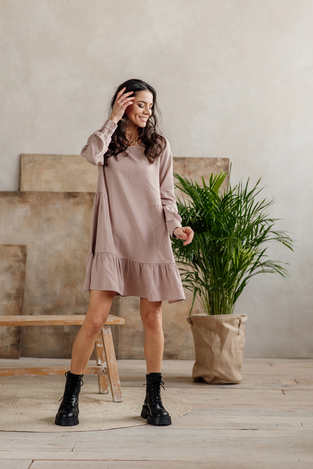 Short beige gathered dress