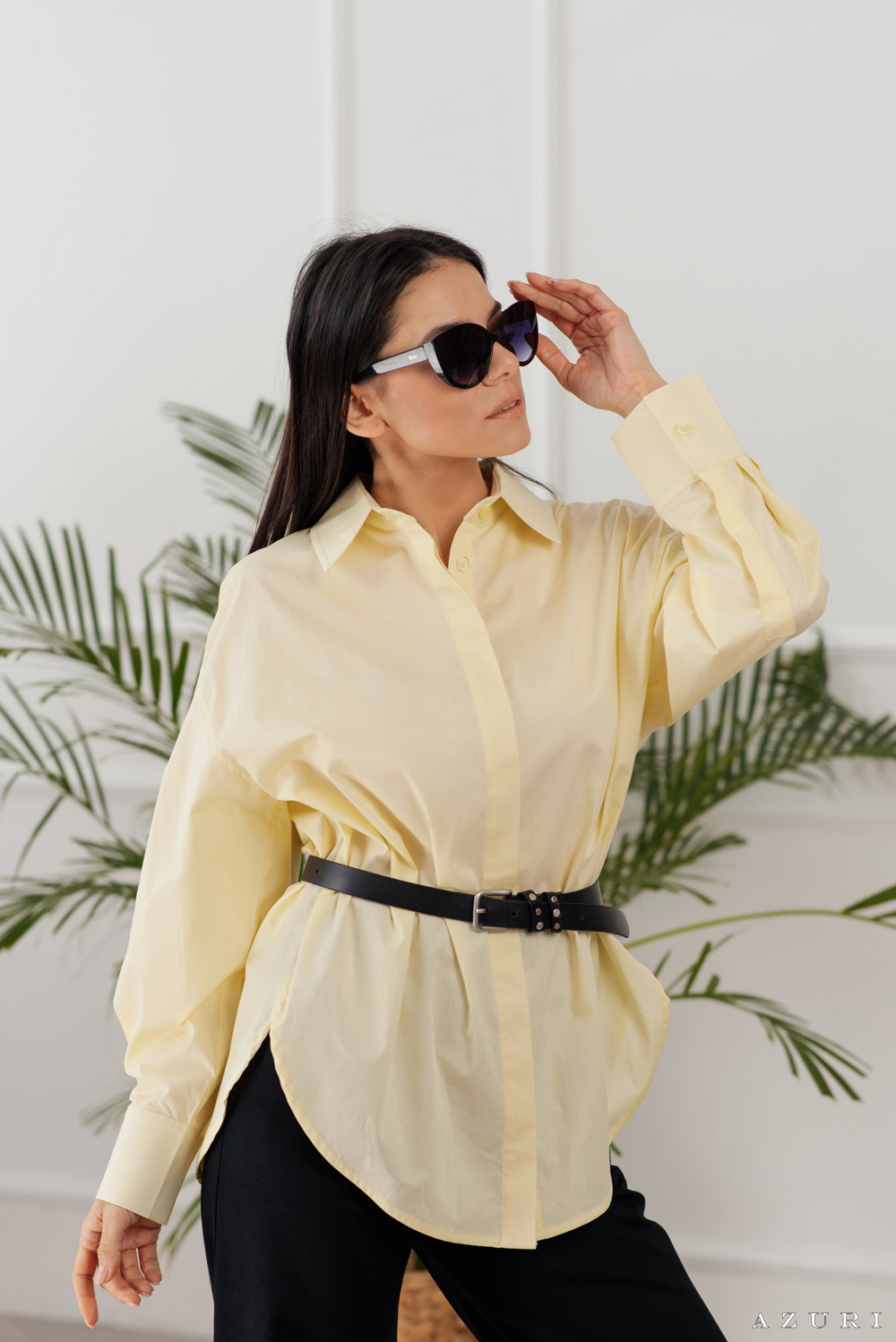 Oversized poplin shirt.