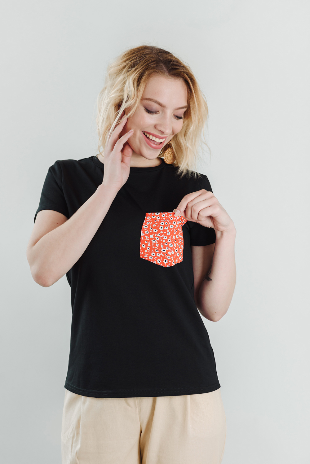 Black T-shirt with a pattern on the pocket