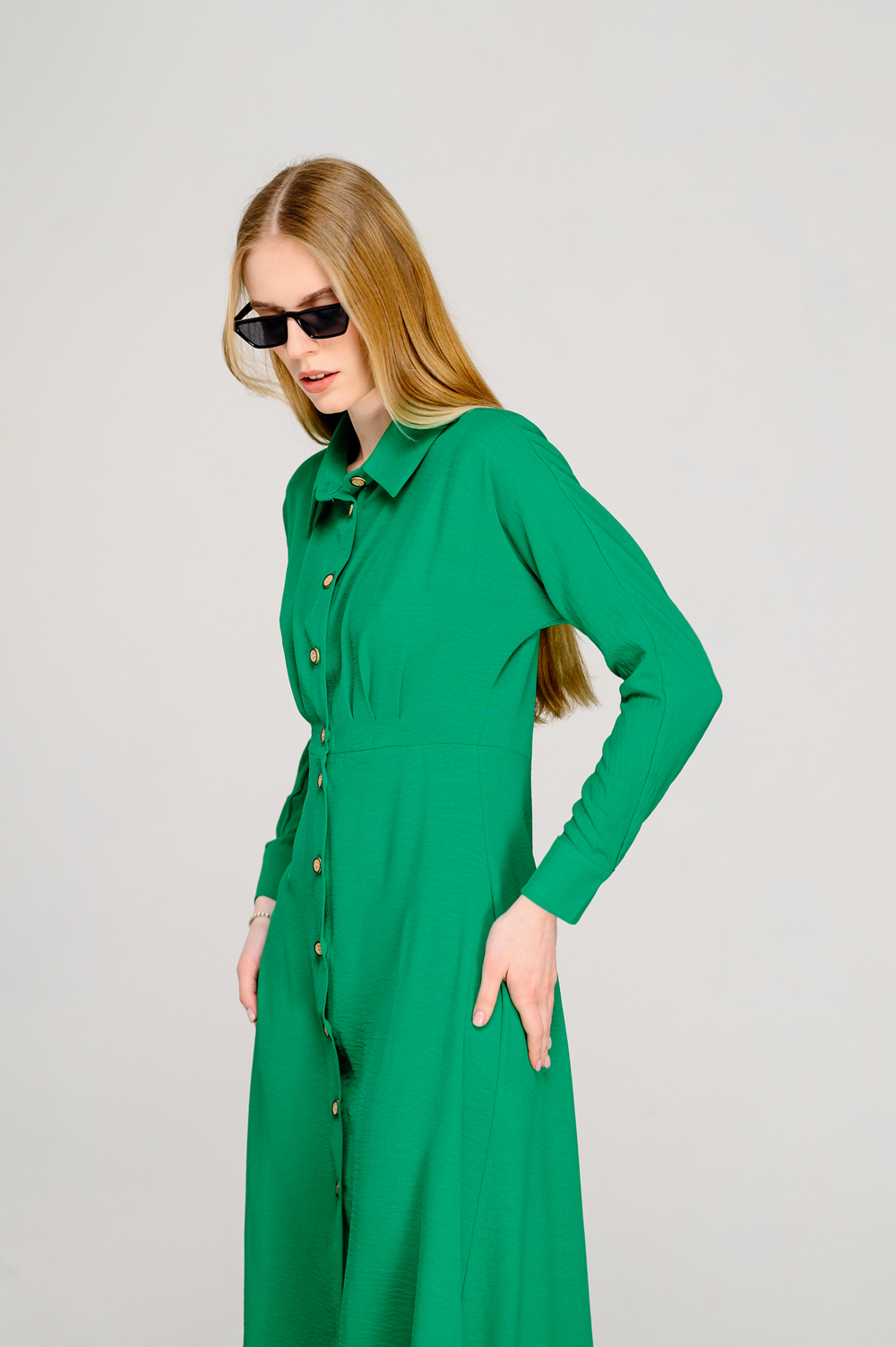 Green semi-fitted dress with an A-line skirt