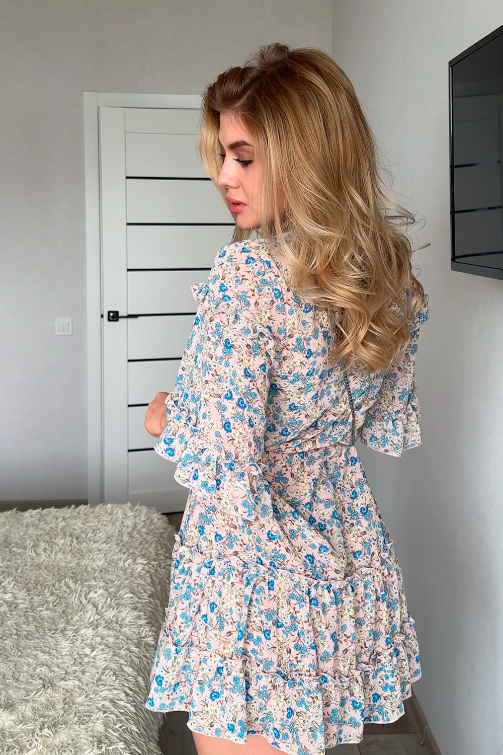 Персикова шифонова сукня