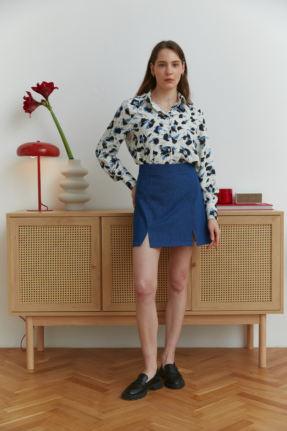 Blue denim miniskirt with elegant front slits