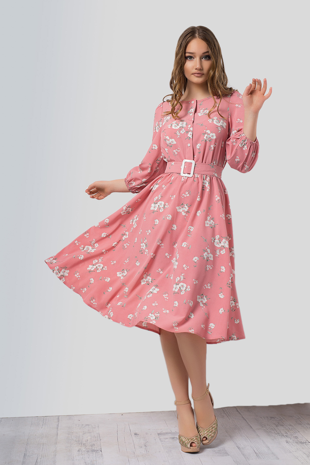 Розовое миди платье с поясом