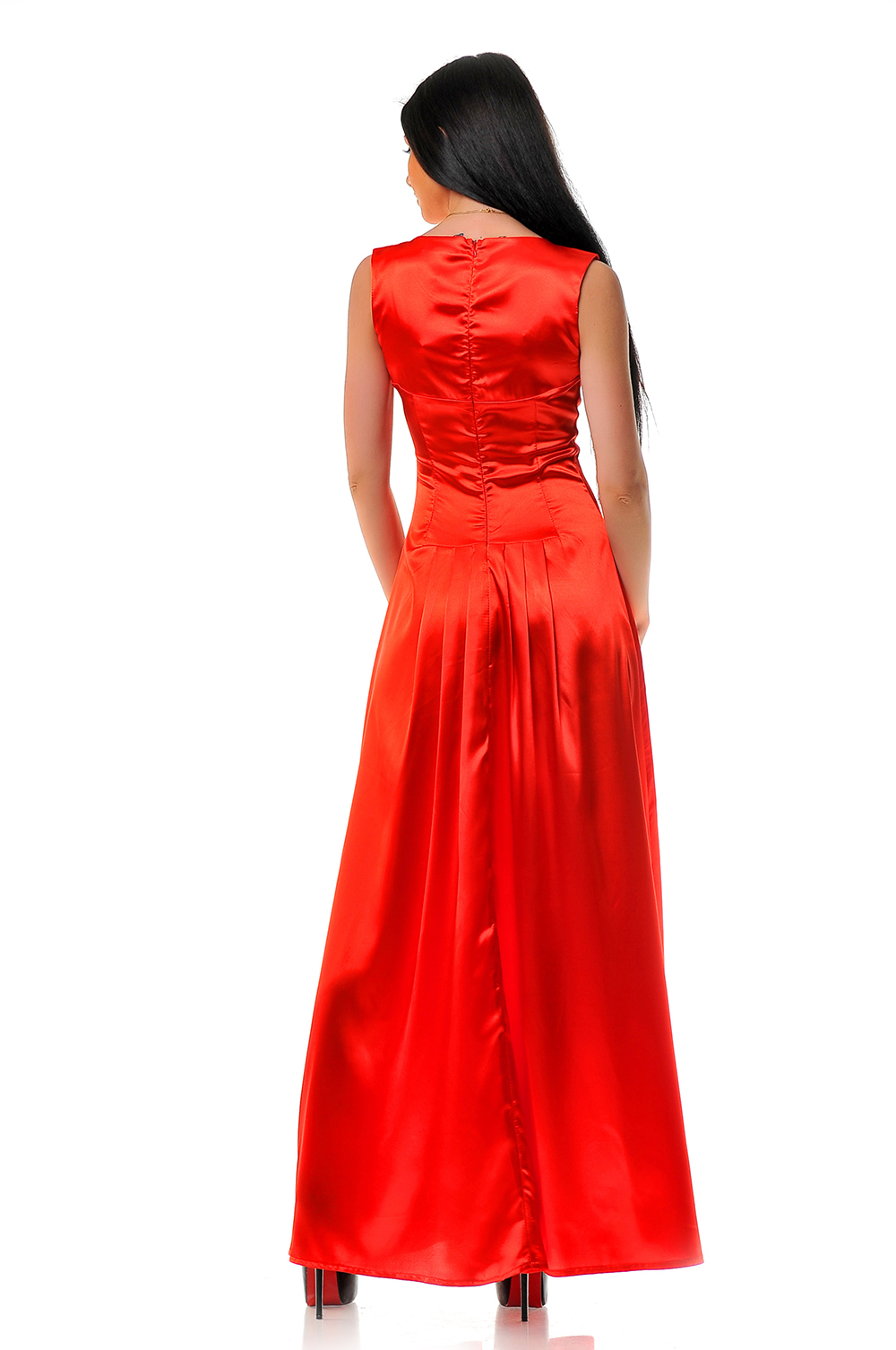 Длинное красное платье
