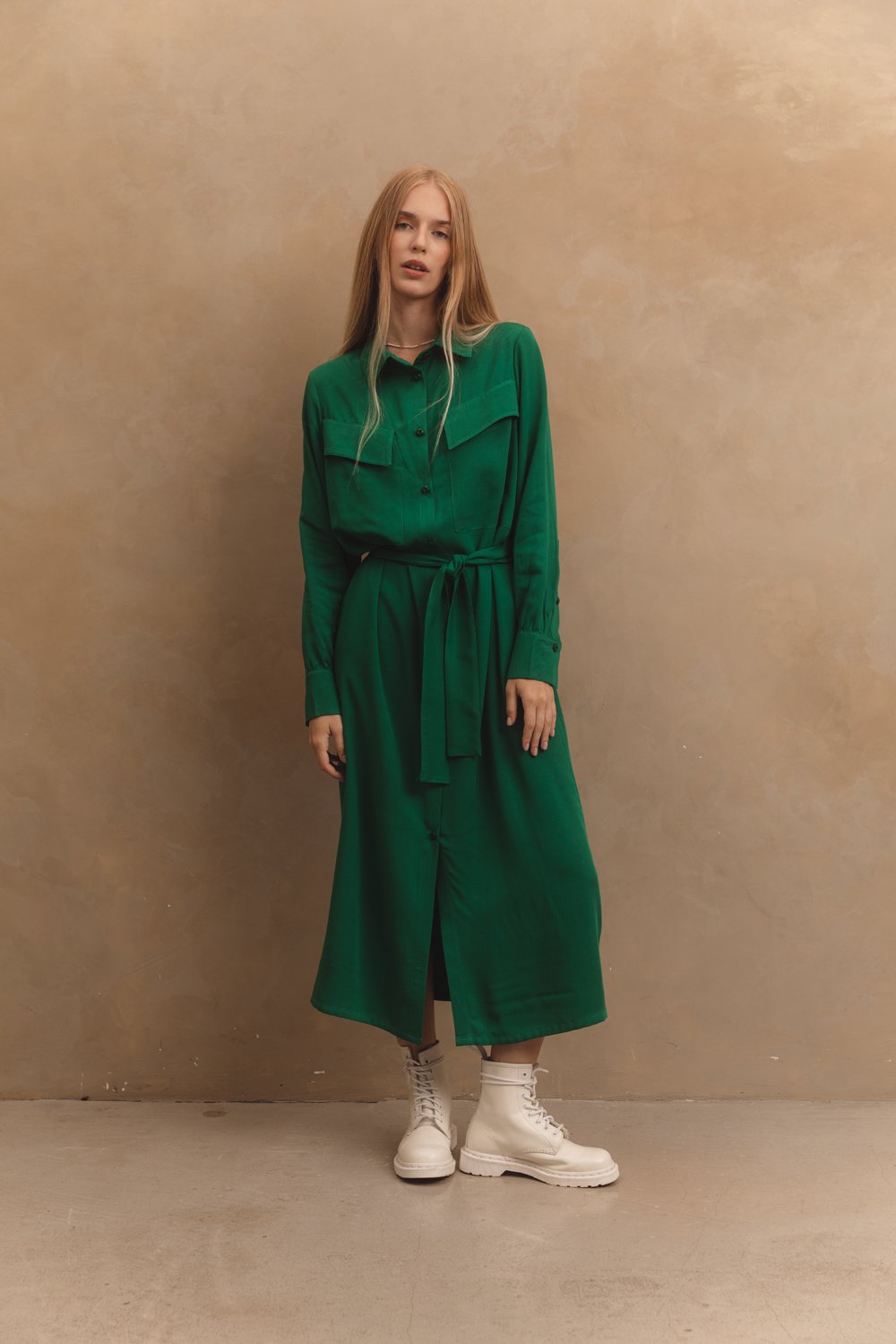 Зелена вільна сукня з накладними кишенями