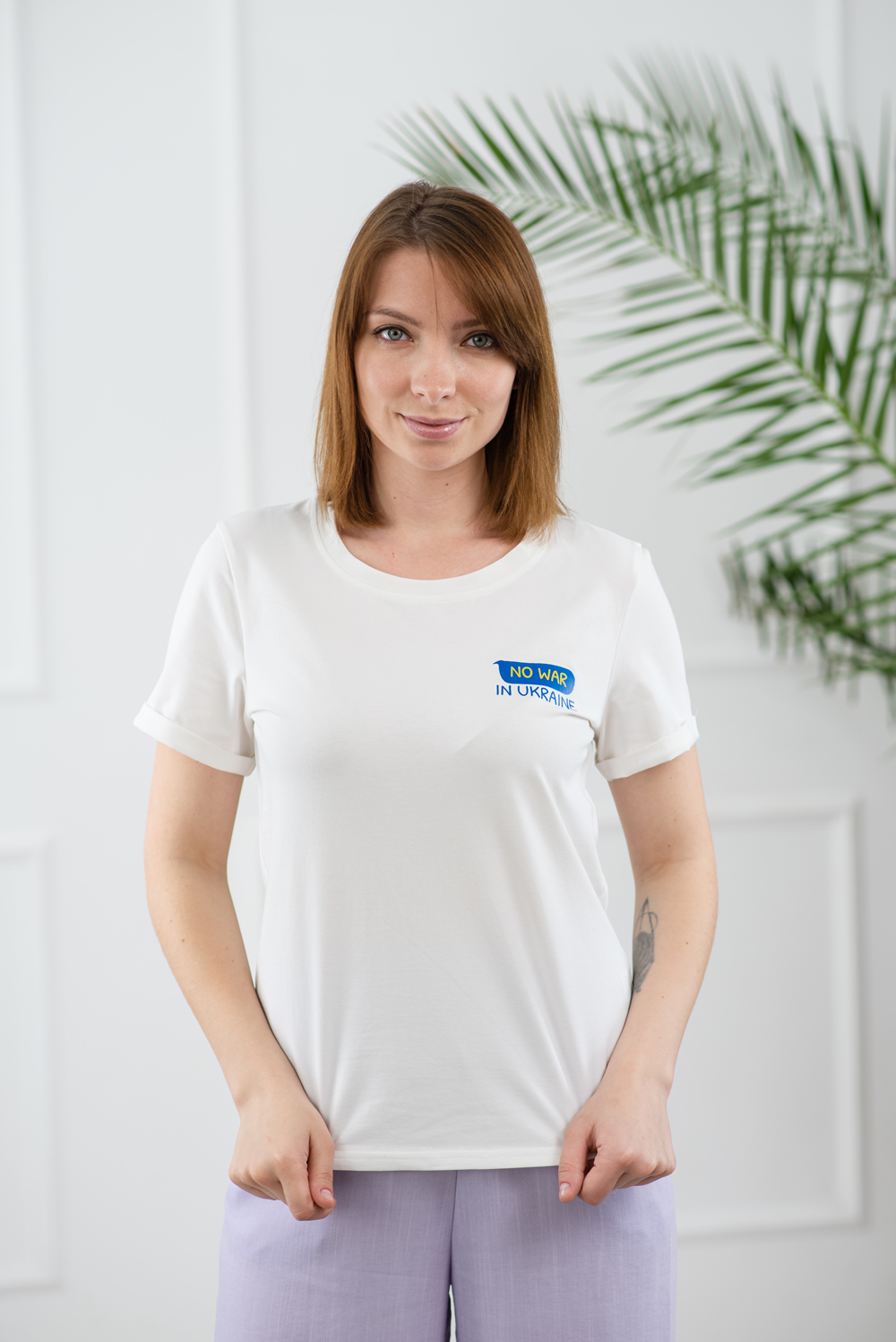 Молочная хлопковая футболка «No war in Ukraine»