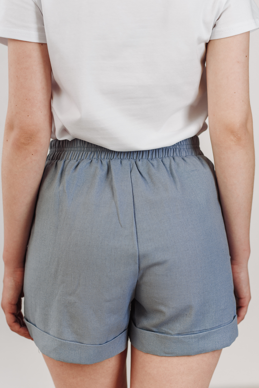 Short linen shorts