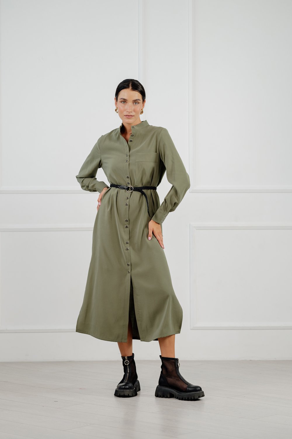 Сукня-халат вільного крою у яскравому трендовому відтінку «хакі»
