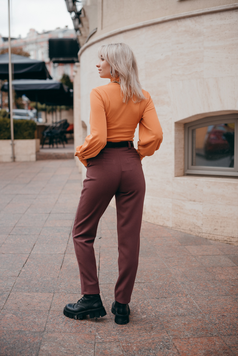 Trousers with beveled waistband and buttons